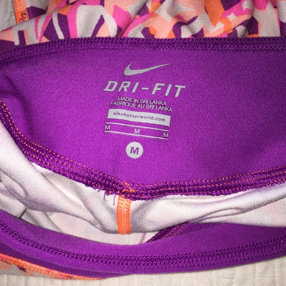 Nike Girls' Legend Graphic Capris Leggings - Picture 5 of 5